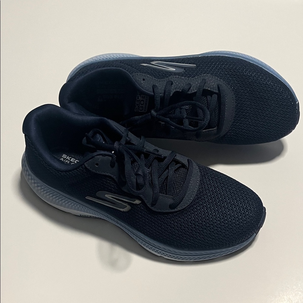 NWOT Skechers women’s GO RUN Consistent 2 Fast Pace Running Shoe Size 8.5